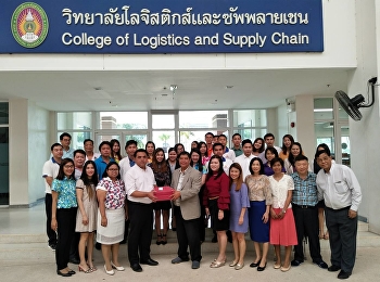 ผศ.ดร.คมสัน โสมณวัตร คณบดี
พร้อมด้วยคณาจารย์ เจ้าหน้าที่
ร่วมกันอนุรักษ์วัฒนธรรมไทย รดน้ำดำหัว
ขอพรจาก ผศ.ดร.กฤษดา กรุดทอง
เพื่อความเป็นศิริมงคล
เนื่องในโอกาสวันสงกรานต์ 2561