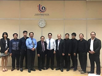 วันที่ 9 มิถุนายน 2561
ท่านอาจารย์สุวัฒน์ นวลขาว
รองคณบดีฝ่ายบริหาร
(รับผิดชอบศูนย์การศึกษาระนอง)
พร้อมคณะอาจารย์ 10 ท่าน
วิทยาลัยโลจิสติกส์และซัพพลายเชน
มรภ.สวนสุนันทา
เข้าร่วมการสัมมนาเชิงปฎิบัติการแนวทางดำเนินงานโครงการเพิ่มประสิทธิภาพการผลิต