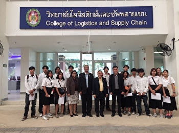 Mr.Suwat Nualkaw, Deputy Dean for
Administration welcomed Associate
Professor Dr. Wittaya Mekkham, Vice
President for Research and Development,
with students from the Faculty of
Industrial Technology, Suan Sunandha
Rajabhat University