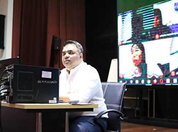 ผู้ช่วยศาสตราจารย์ ดร.คมสัน โสมณวัตร
คณบดีวิทยาลัยโลจิสติกส์และซัพพลายเชน
มหาวิทยาลัยราชภัฏสวนสุนันทา
วิทยาเขตนครปฐม
ประธานในการประชุมชี้แจงเกณฑ์การประเมินการปฏิบัติราชการ
ประจำปีงบประมาณ ๒๕๖๔