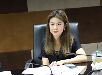 Dr. Chattrarat Hotrawaisaya, Associate
Dean for Research and Director of the
Doctor of Business Administration
Program presided over the seminar for
writing research proposals to obtain
internal and external research funding
effectively.