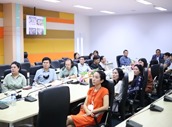 ผู้ช่วยศาสตราจารย์ ดร.คมสัน โสมณวัตร
คณบดีวิทยาลัยโลจิสติกส์และซัพพลายเชน
และรักษาการในตำแหน่งผู้อำนวยการวิทยาเขตนครปฐม
ให้การต้อนรับคณาจารย์คณะวิทยาการจัดการ
หลักสูตรนิเทศศาสตร์
เข้าเยี่ยมชมพัฒนาการตั้งแต่อดีตจนถึงปัจจุบัน