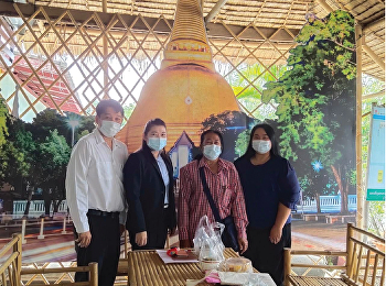 อาจารย์ ดร.สุดารัตน์ พิมลรัตนกานต์
รองคณบดีฝ่ายแผนงานและประกันคุณภาพ
พร้อมคณาจารย์วิทยาลัยโลจิสติกส์ฯ
เข้าเยี่ยมชมพบปะผู้นำชุมชน ณ บ้านศาลาดิน
จังหวัดนครปฐม