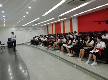 MR.Jatturong Ploenhad, lecturer of
Transport Management Department, held a
student meeting to brief students of the
ceremony to receive pin of insignia.