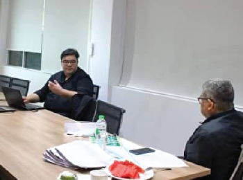 อาจารย์พุทธิวัฒน์ ไวยวุฒิธนาภูมิ
รักษาราชการแทนรองคณบดีฝ่ายวิจัยและบริการวิชาการ
ได้นำเสนอข้อเสนอโครงการวิจัยในภาพรวมของหน่วยงาน
วิทยาลัยโลจิสติกส์และซัพพลายเชน