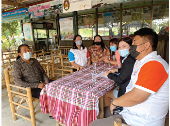 อาจารย์ ดร.สุดารัตน์ พิมลรัตนกานต์
รองคณบดีฝ่ายแผนงานและประกันคุณภาพ
พร้อมคณาจารย์วิทยาลัยโลจิสติกส์ฯ
เข้าเยี่ยมชมพบปะผู้นำชุมชน ณ บ้านศาลาดิน
จังหวัดนครปฐม