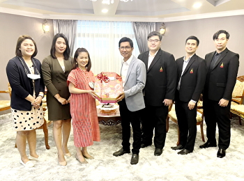 ทีมผู้บริหารวิทยาลัยโลจิสติกส์และซัพพลายเชน
เข้ามอบของขวัญ
และร่วมอวยพรเนื่องในวันคล้ายวันเกิด
รศ.ดร.ฤๅเดช เกิดวิชัย
นายกสภามหาวิทยาลัยราชภัฏสวนสุนันทา