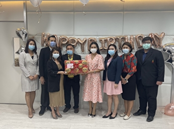 The administrative team of College of
Logistics and Supply Chain gave a
Birthday Hamper and jointly blessing on
a birthday to Assoc. Prof. Dr. Chutikarn
Sriviboon; President of Suan Sunandha
Rajabhat University.