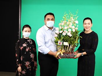 อธิการบดีมหาวิทยาลัยราชภัฏสวนสุนันทา
ที่ให้เกียรติมาเยี่ยมชมห้องสตูดิโอ
และถ่ายทำบันทึกการสอนรูปแบบใหม่