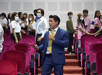 A special lecture on the development of
professional relationship building
skills for students before vocational
internship