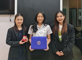 ธุรกิจพาณิชยนาวีขอแสดงความยินดีกับนักศึกษาที่ได้รับรางวัลเชิดชูเกียรติ
ปี 2567 ให้แก่ นางสาววันดี
ลิ้มประเสริฐยิ่ง ชั้นปีที่ 3
แขนงวิชาธุรกิจพาณิชยนาวี
วิทยาลัยโลจิสติกส์และซัพพลายเชน