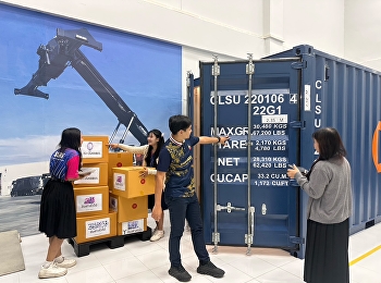 รายวิชา CLX2307 English for Logistics
and Supply Chain 1 สัปดาห์นี้ พาน้องๆ
นักศึกษาชั้นปีที่ 1
สาขาวิชาธุรกิจพาณิชยนาวี
มาสัมผัสตู้คอนเทนเนอร์กันแบบใกล้ชิด
พร้อมฝึกทักษะการสื่อสารภาษาอังกฤษเพื่อการปฏิบัติงานจริงในธุรกิจโลจิสติกส์ระดับสากล!